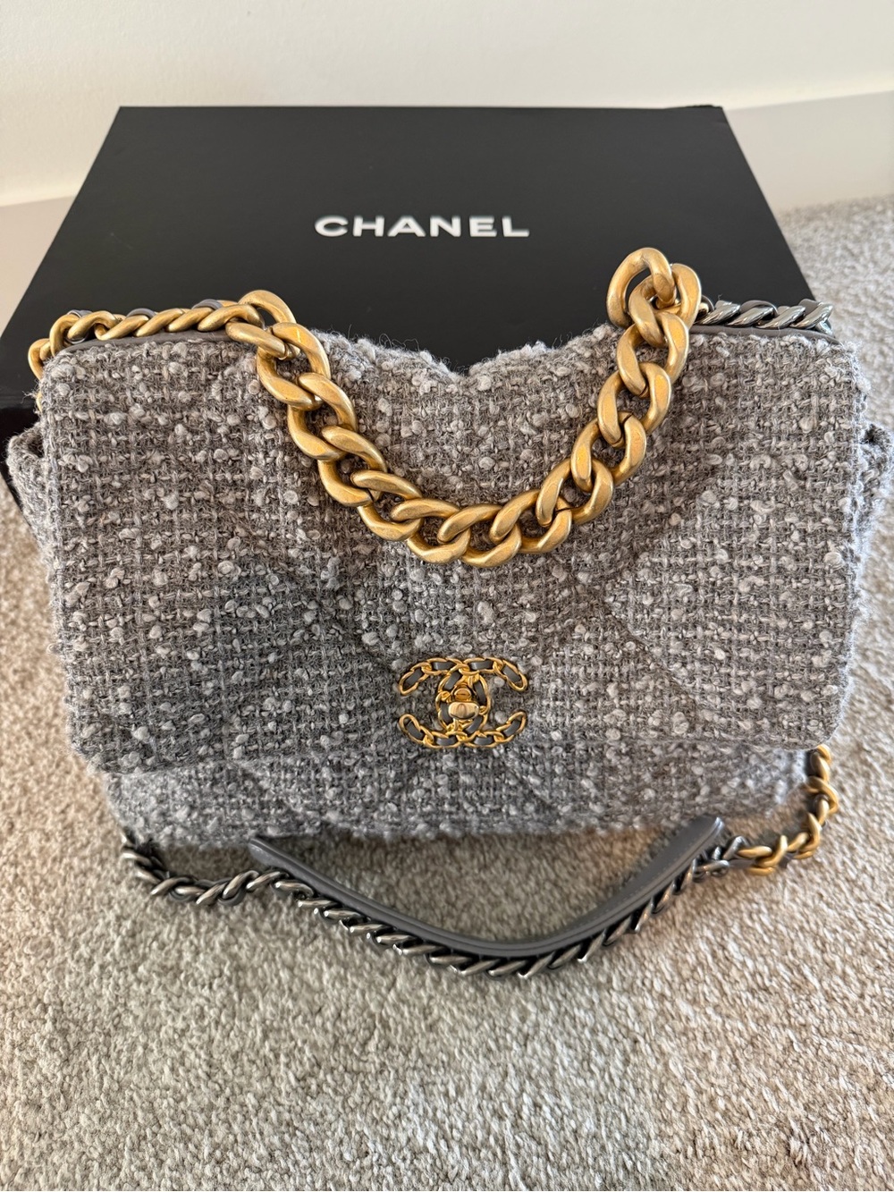 CHANEL Gray Tweed Shoulder Bag with Gold Chain